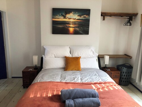 1-bed Apt, Sleeps 2, 20 Mins to Peak District