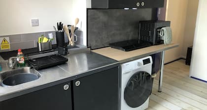 1-bed Apt, Sleeps 2, 20 Mins to Peak District