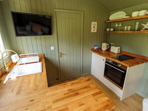 Cookware/dishes/utensils - Primrose (Grimsby)