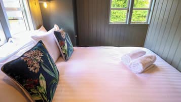 1 bedroom, individually decorated, individually furnished, free WiFi