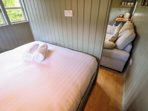 1 habitación, decoración personalizada y muebles diferentes 