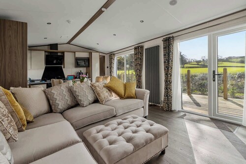 Peaceful Lake Retreat - Fishing lakes - Short Stays UK