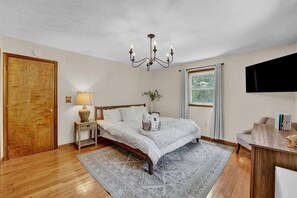 4 makuuhuonetta, silitysrauta/-lauta, ilmainen Wi-Fi, vuodevaatteet