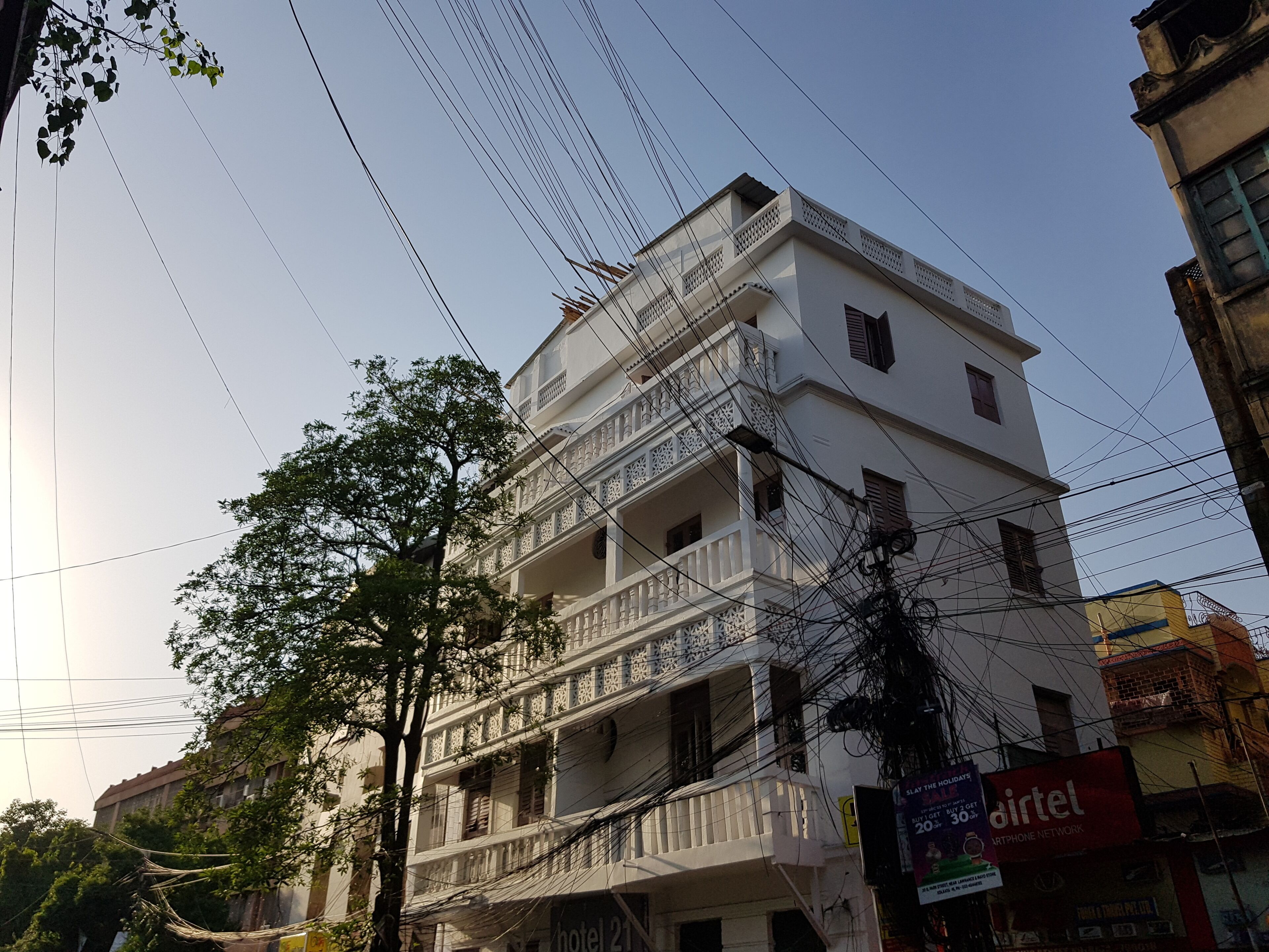 A multi-story hotel with balconies and a sign indicating it is a 2-star establishment.