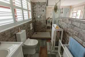 Shower, hair dryer, towels, soap - SURF n SEA   Beachfront Holiday Home (Jeffreys Bay)