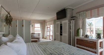 SURF n SEA Beachfront Holiday Home