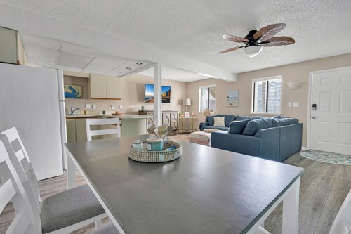 New Listing!  Cute 2 bedroom, 2 bath condo in desirable North OC