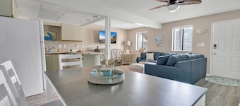 New Listing! Cute 2 bedroom, 2 bath condo in desirable North OC