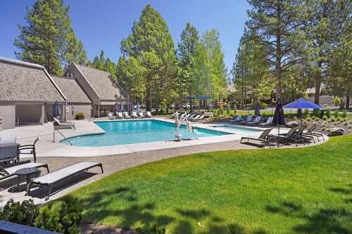 Ski Condo 138- Perfect For A Bend Ski Getaway!