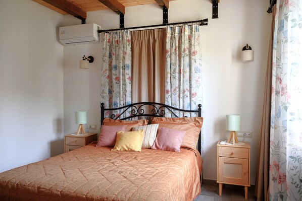 2 bedrooms, iron/ironing board, travel cot, free WiFi