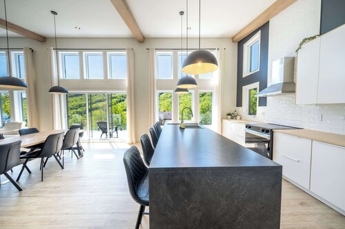 Spa, Mountain, Pool table | Le Haut 132