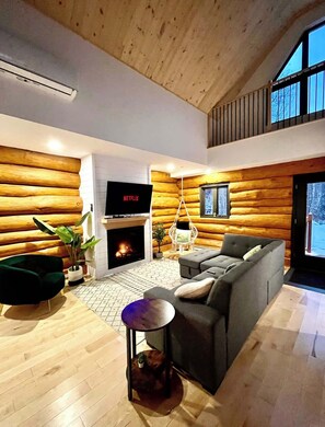 TV, fireplace - Spa & Pool table - Le Massif (Saint-Adolphe-d'Howard)