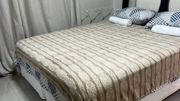 4 quartos, ferros/tábuas de passar roupa, Wi-Fi, roupa de cama