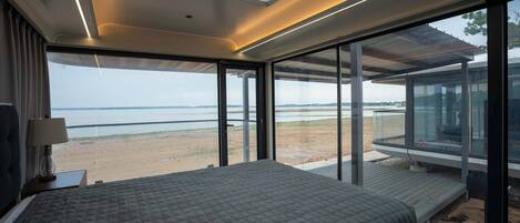 1 bedroom, desk, WiFi, bed sheets