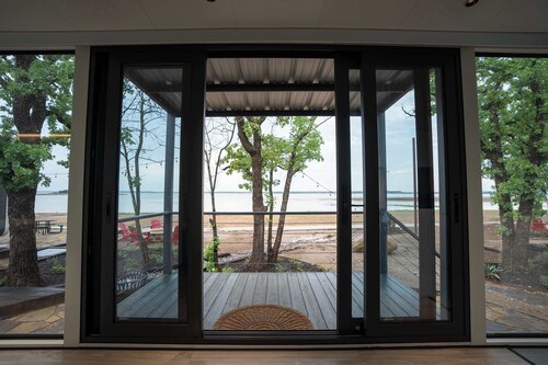 Vessel 4 -Futuristic Vessel on the Lake | Fire Pit • Wi-Fi • Full Kitchen