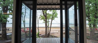 Vessel 4 -Futuristic Vessel on the Lake | Fire Pit • Wi-Fi • Full Kitchen