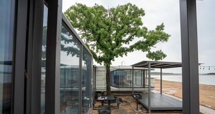 Vessel 4 -Futuristic Vessel on the Lake | Fire Pit • Wi-Fi • Full Kitchen