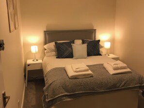 2 habitaciones, decoración personalizada y muebles diferentes