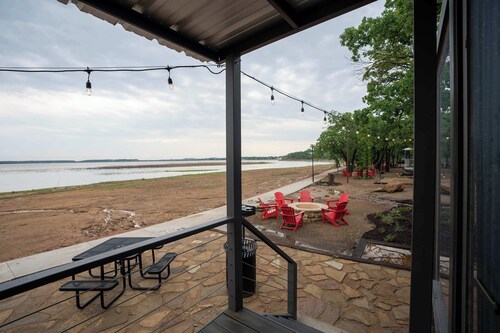 Vessel 7 - Designer Vessel by the Lake | Fire Pit • Backyard • Wi-Fi Ready