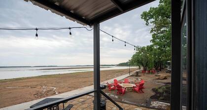 Vessel 7 - Designer Vessel by the Lake | Fire Pit • Backyard • Wi-Fi Ready