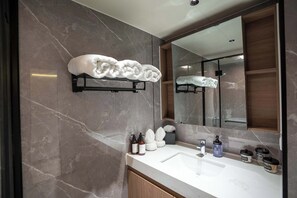 Shower, hair dryer, towels