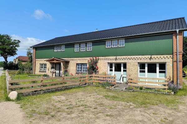 Wohngebäude mit Ferienwohnung