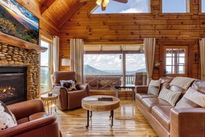 Smart TV, caminetto, videogiochi, lettore DVD