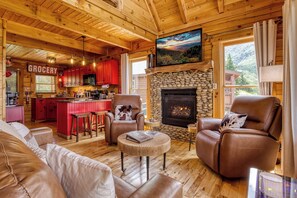 Smart TV, fireplace, video games, DVD player - Breathtaking Smoky Mountain Views-Hot Tub-Porch Swing-Refined Rustic Retreat (Sevierville)