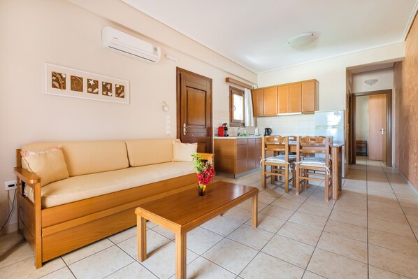 Apartment, 1 Bedroom, Smoking, Balcony | Living room