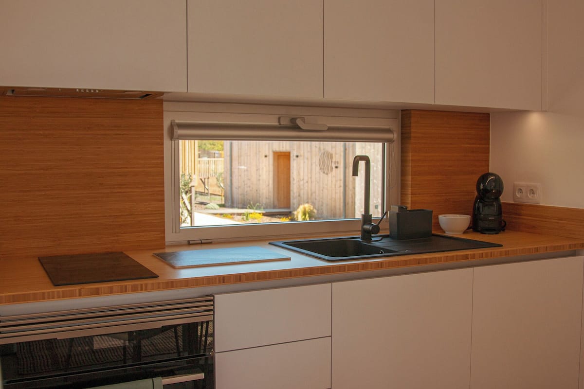 Family Studio | Private kitchen | Full-size fridge, microwave, oven, stovetop
