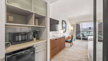 Desk, iron/ironing board, WiFi, bed sheets