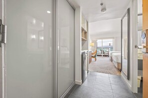 Fer et planche à repasser