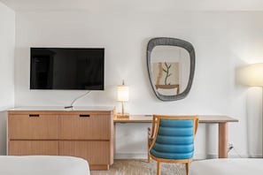 Desk, iron/ironing board, WiFi, bed sheets