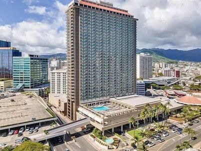 Top Floor Ala Moana w Amazing Views w/Balcony MAIN