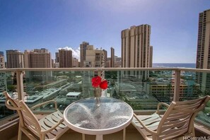 Outdoor dining - Newly Renovated, Incredible Ocean View 1419 (Honolulu)