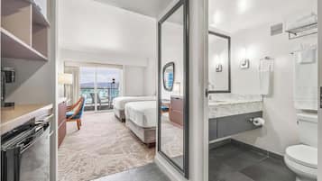 Bureau, fer et planche Ă repasser, Wi-Fi, draps fournis