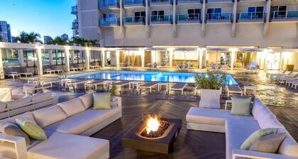 Top Floor Studio with Balcony & Views 3528