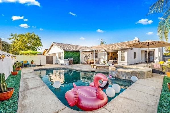 Pool - Desert Escape 4BR Retreat w/ Private Pool, Spa & Game Room (Bermuda Dunes)