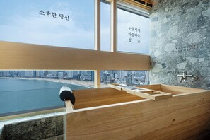 Hinoki Signature Ocean Suite Room | Hypo-allergenic bedding, free WiFi, bed sheets