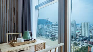 Hinoki Floor Seating Half Ocean Room | Literie hypoallergénique, Wi-Fi gratuit, draps fournis