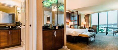 Silitysrauta/-lauta, Wi-Fi, vuodevaatteet