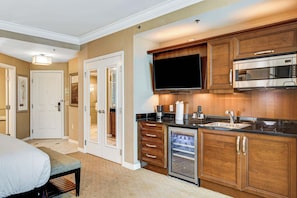 Microwave, coffee/tea maker, toaster, ice maker