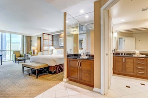 Desk, iron/ironing board, WiFi, bed sheets