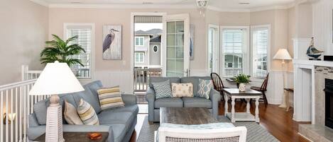 TV connectée, lecteur de DVD, livres