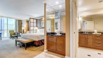 Desk, iron/ironing board, WiFi, bed sheets