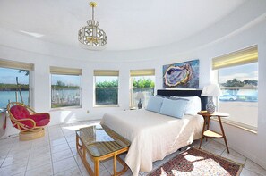 6 bedrooms, free WiFi, bed sheets - Sandman's Haven Retreat (Stuart)