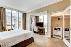 1 bedroom, desk, iron/ironing board, WiFi