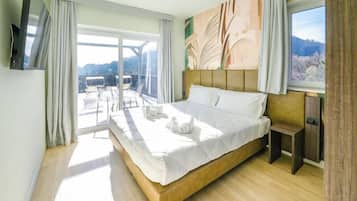 Superior-Doppelzimmer, Balkon, Seeblick | Minibar, Zimmersafe, schallisolierte Zimmer, kostenloses WLAN