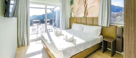 Superior Double Room, Balcony, Lake View | Minibar, in-room safe, soundproofing, free WiFi