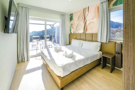 Superior Double Room, Balcony, Lake View | Minibar, in-room safe, soundproofing, free WiFi